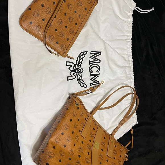 MCM Reversible Liz Shopper - Picture 2 of 5